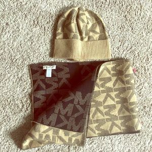 Mk reversible Toboggan and scarf set